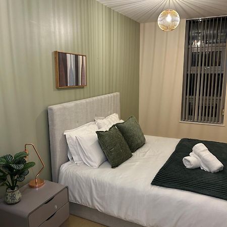 Central Birmingham City Apartment -Smart Tv - Free Parking Onsite ภายนอก รูปภาพ