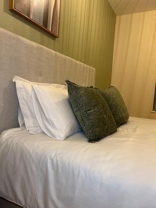 Central Birmingham City Apartment -Smart Tv - Free Parking Onsite ภายนอก รูปภาพ