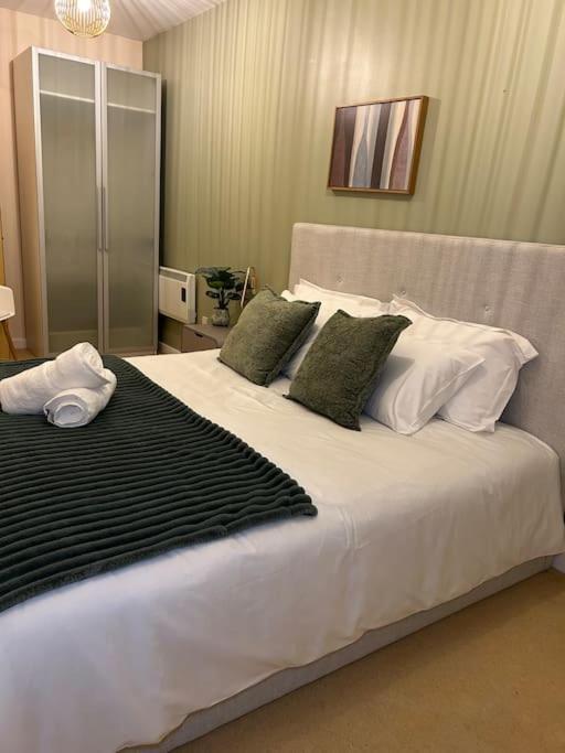 Central Birmingham City Apartment -Smart Tv - Free Parking Onsite ภายนอก รูปภาพ