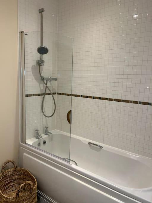 Central Birmingham City Apartment -Smart Tv - Free Parking Onsite ภายนอก รูปภาพ
