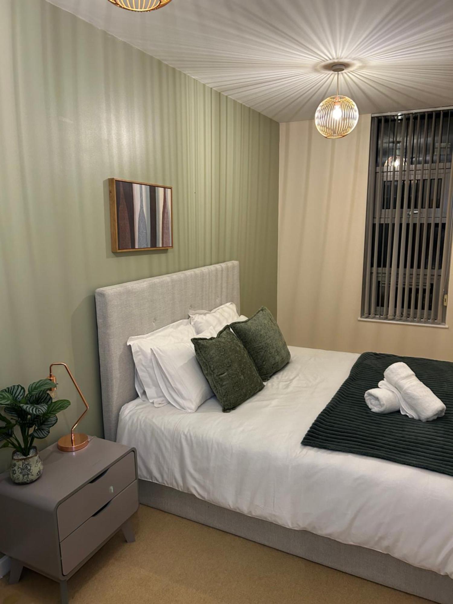 Central Birmingham City Apartment -Smart Tv - Free Parking Onsite ภายนอก รูปภาพ