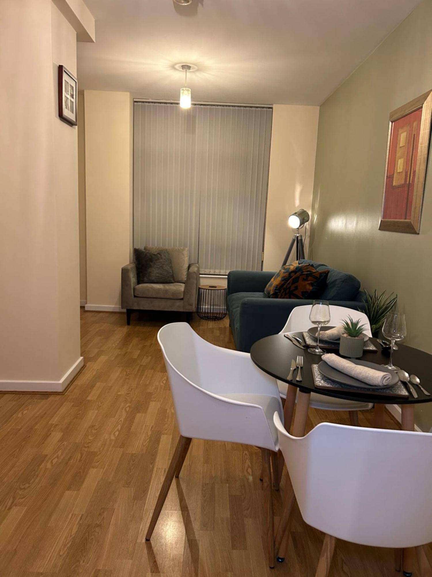 Central Birmingham City Apartment -Smart Tv - Free Parking Onsite ภายนอก รูปภาพ