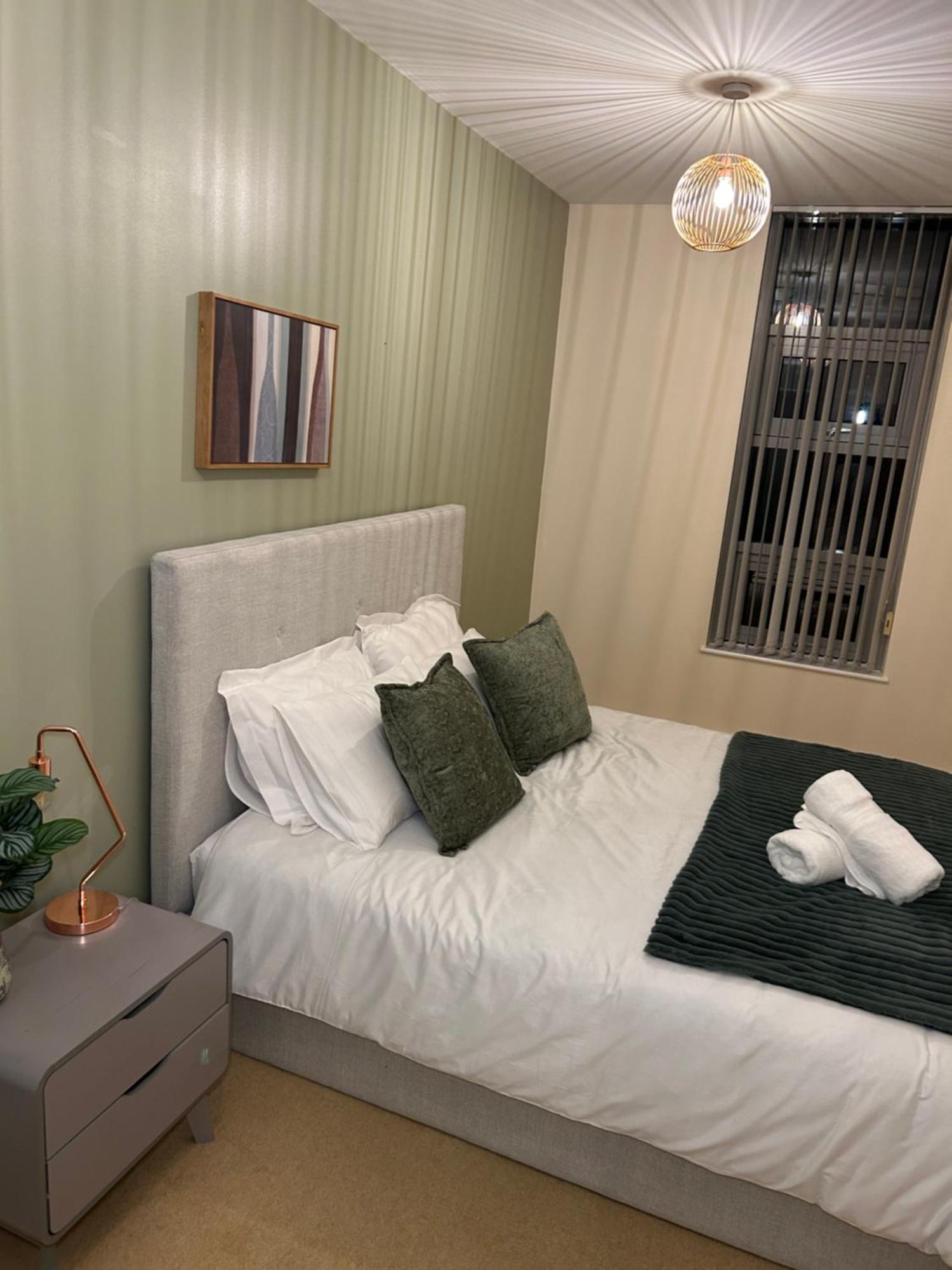 Central Birmingham City Apartment -Smart Tv - Free Parking Onsite ภายนอก รูปภาพ